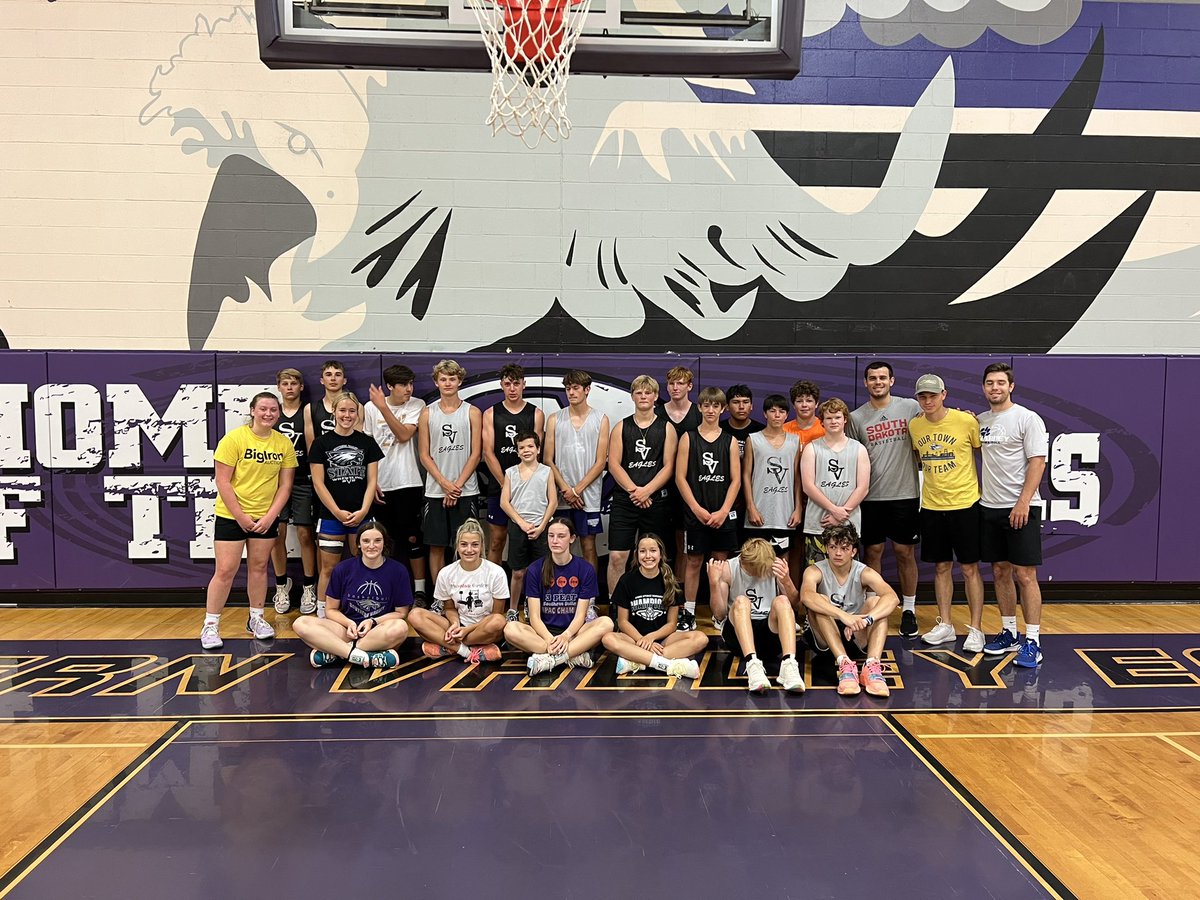 JimmySindelar's tweet photo. SV basketball camp was a lot of fun. Big thanks to @KanonKoster @EngenJaden and @colin_murray44  for coming down and putting on a great camp for our kids. @SVEagles https://t.co/oHgy9nnstX