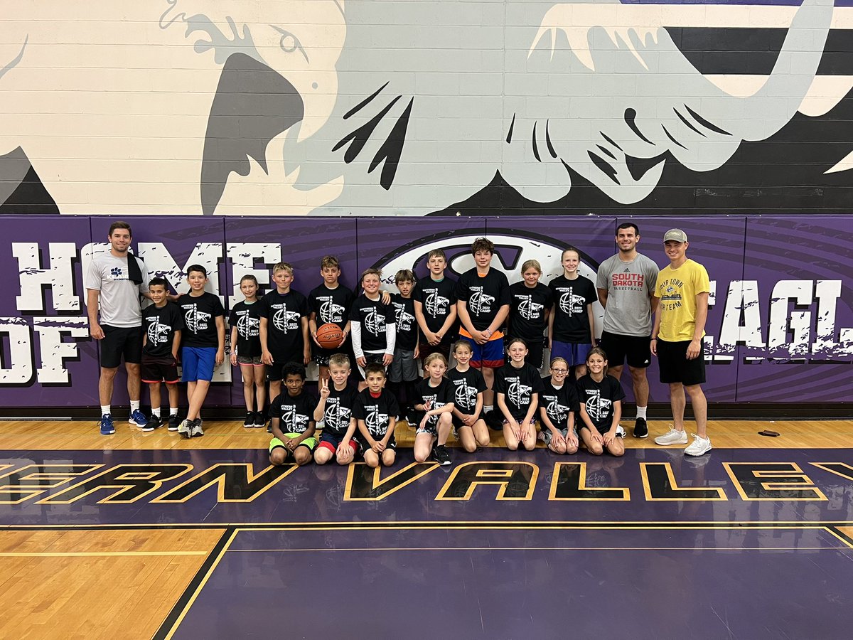 JimmySindelar's tweet photo. SV basketball camp was a lot of fun. Big thanks to @KanonKoster @EngenJaden and @colin_murray44  for coming down and putting on a great camp for our kids. @SVEagles https://t.co/oHgy9nnstX