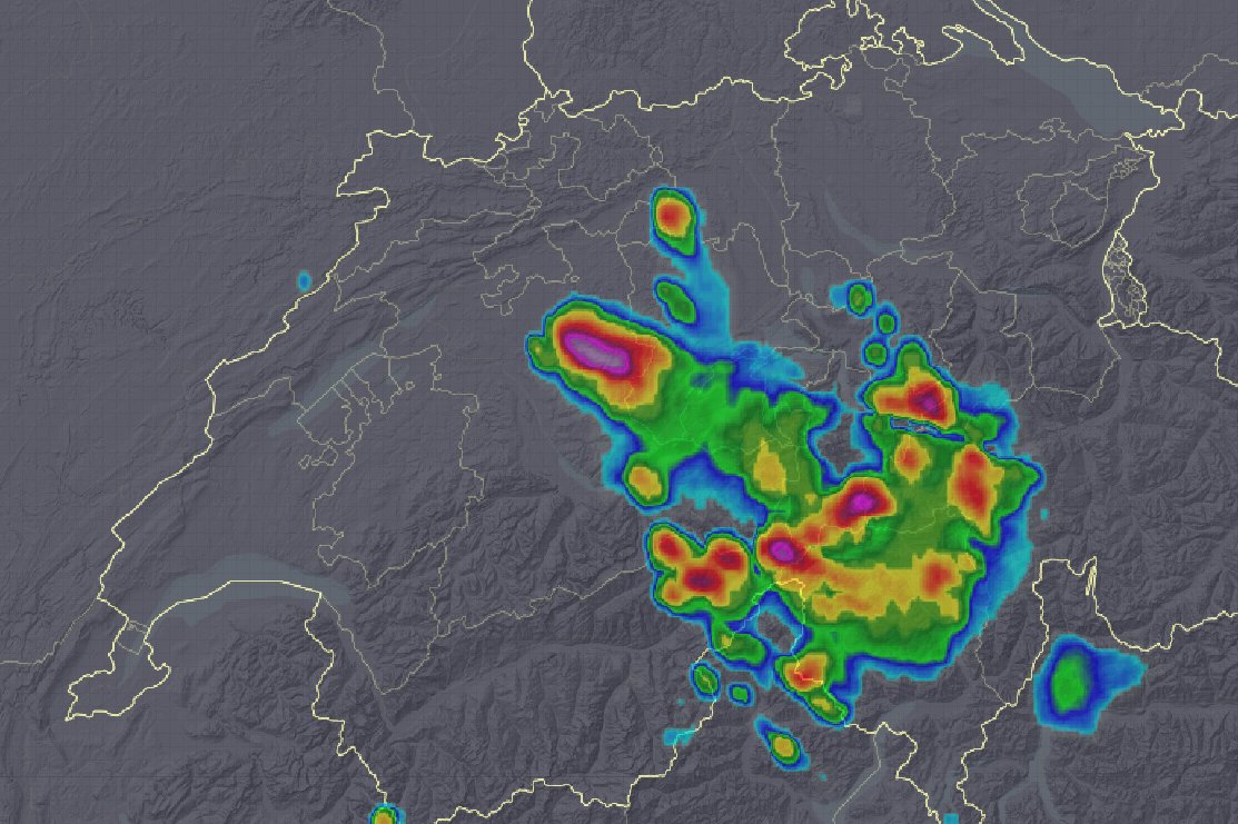 MeteoNewsAG's tweet photo. Die #Gewitter zwischen der Gotthardregion, Tessin, Graubünden und dem Glarnerland scheinen ihren Höhepunkt inzwischen überschritten zu haben. Im Bereich #Emmental (z.b. #Sumiswald) und #Napf liegt aber noch immer eine starke #Hagelzelle! Sie verlagert sich ins #Entlebuch. (km) https://t.co/fAMT3SmJpd