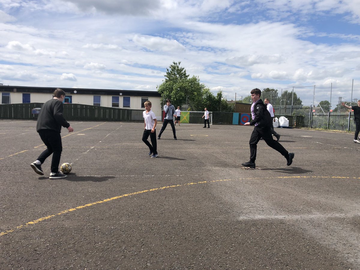 MissG_IWBS's tweet photo. Pupils interacting with peers across all levels in the school is great to see.
Some brilliant teamwork can be seen.
Even some top notch skills from our very own @Mr_Hutch75 ⚽️ #watchusgrow @IWBSFalkirk #teamwork #peerinteraction https://t.co/P41Tq6b87h
