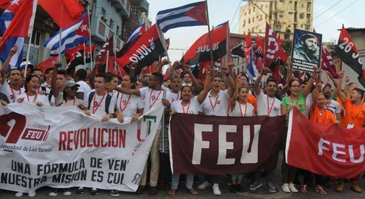 La juventud universitaria, la #FEU de Julio A. Mella y la <a href="/uc_camaguey/">Universidad de Camagüey Ignacio Agramonte Loynaz</a> la primera de la Revolución, fueron, son y serán fieles a #FidelPorSiempre y a #Cuba
#PorCamagüeyTodo 
#ConCubaNoTeMetas 
<a href="/FHHernndez1/">Federico Hernández Hernández</a> 
<a href="/DeZurdaTeam_/">DeZurdaTeam 📳</a> 
<a href="/YaimyrB/">Yaimyr Victoria Basulto</a> 
<a href="/JorgeSutil2/">Jorge Sutil S</a> 
<a href="/Lgarcial4/">LuelGarciaL</a>
