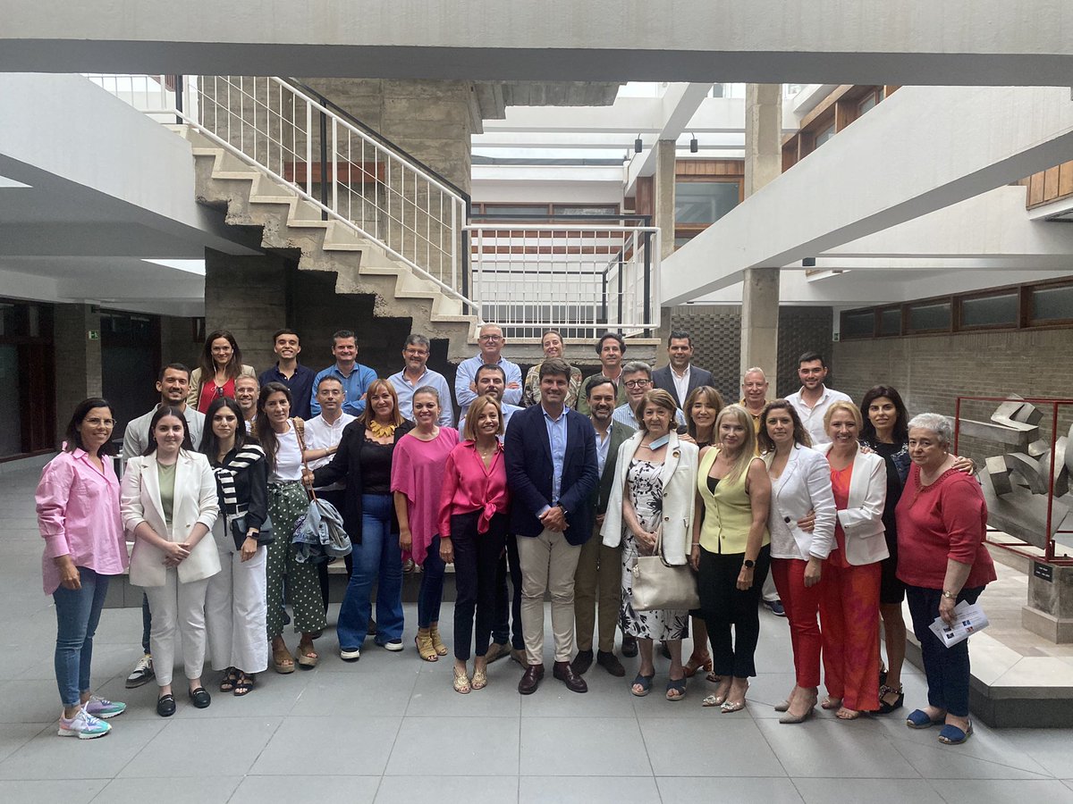 pptenerife's tweet photo. 🏛Foto de familia de la Junta Directiva del PP de Tenerife celebrada el día de ayer en la Sede Insular. https://t.co/ie9zVmHrd7