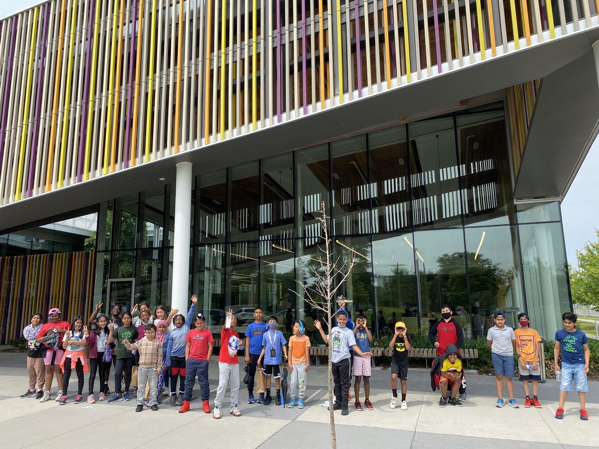 MsGordon206's tweet photo. Grade 4 @BeaumondeBHJMS had an amazing trip this morning to our local public library @TPLAlbion to learn about the Summer Reading Program and 3D printers at the Digital Innovation Hub. https://t.co/vyP5RUMDvw