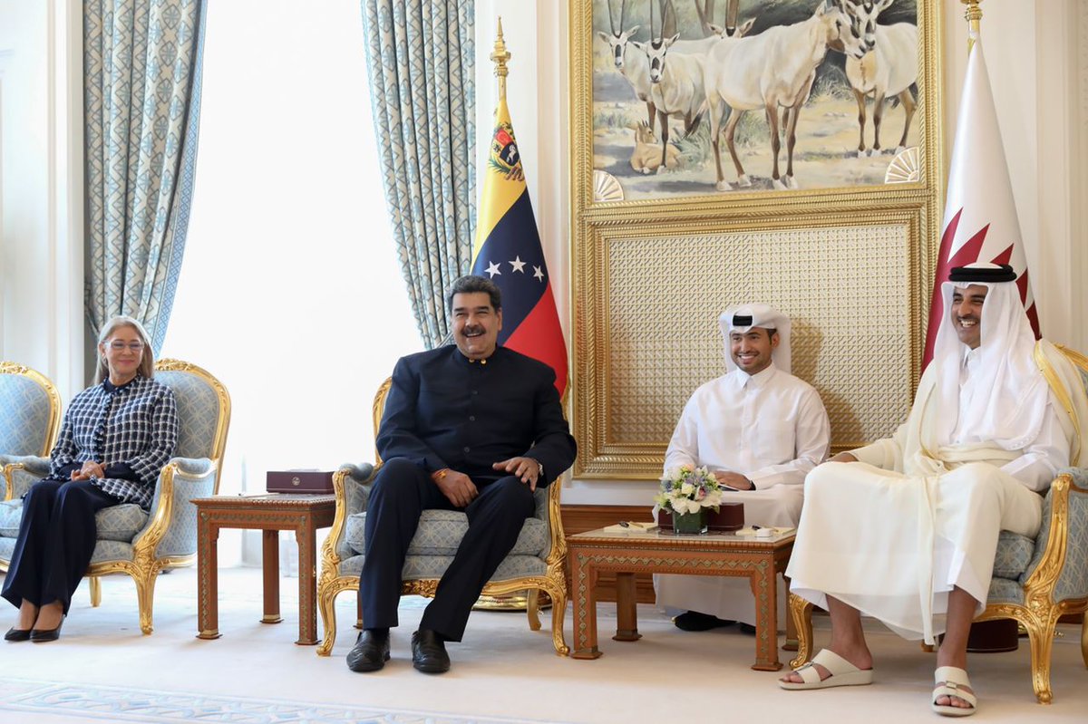 NicolasMaduro's tweet photo. Con su Alteza el Jeque Tamim bin Hamad Al-Thani, Emir del Estado de Qatar, tuve una extensa conversación, muy fraterna y fructífera en la que abordamos temas de interés que vienen a fortalecer nuestras relaciones. Esta visita, será de gran éxito para nuestros Pueblos. https://t.co/MYQchBVw59