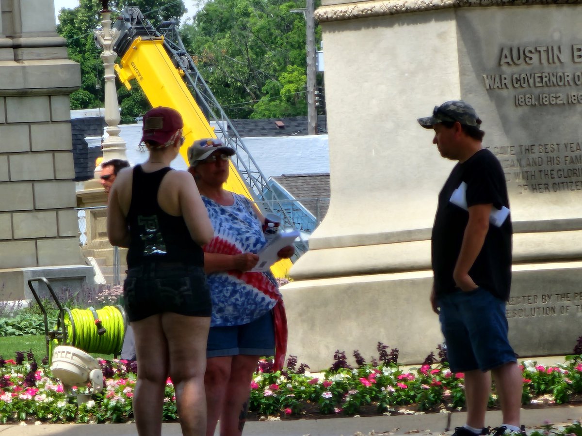 FamilysSoupTV's tweet photo. 6/15/22 Militia Member "Raging Rob" is standing at the Michigan Capitol in Lansing in anticipation of Ryan Kelleys rally today. He's without his weapons or normal Garb this time. 

#RagingRob #RyanKelley https://t.co/3U9EzdVjyP