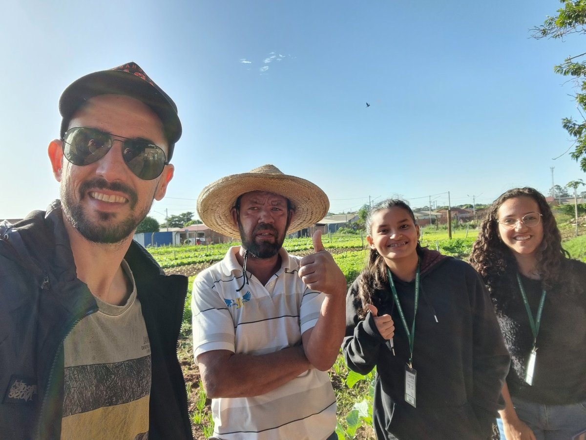 matheus_vanzela's tweet image. Ontem fizemos mais uma visita a um agricultor urbano. O projeto, via #FUNDECT, nesta fase conta com bolsas para 4 alunos. Maria Luiza e Caio, do #TécnicoEmInformática; Yasmin e Bruna da #Agropecuária. Os estudantes estão mapeando #horticulturesUrbanos e peri-urbanos  -&amp;gt;