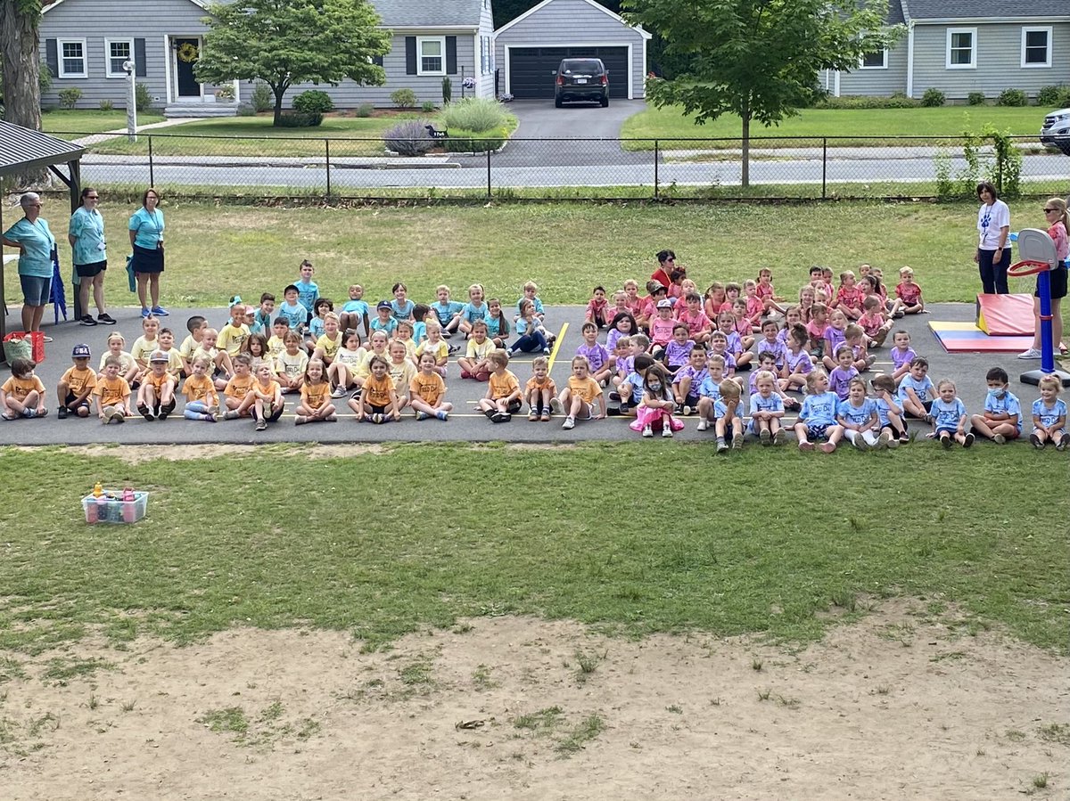 BBC looked fantastic in field day colors this morning! #bbchopedale <a href="/mgosselinbbc/">Martha Gosselin</a> <a href="/BBC_PALS_smul/">Susan Mulready</a> @missflumerebbc <a href="/MsLeblancBBC/">Lizzy Leblanc</a> <a href="/LindsayFitzgibb/">Lindsay Fitzgibbon</a> <a href="/kcrebasehps/">Karen Crebase</a>