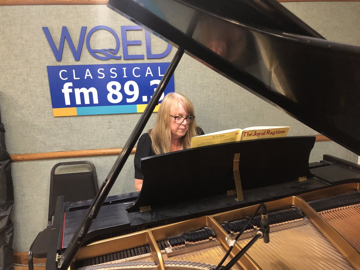 wqed's tweet photo. Bonus 🎹 shot! (of the ACTUAL piano!!) #ThanksBeth https://t.co/PU5SaDzDhS