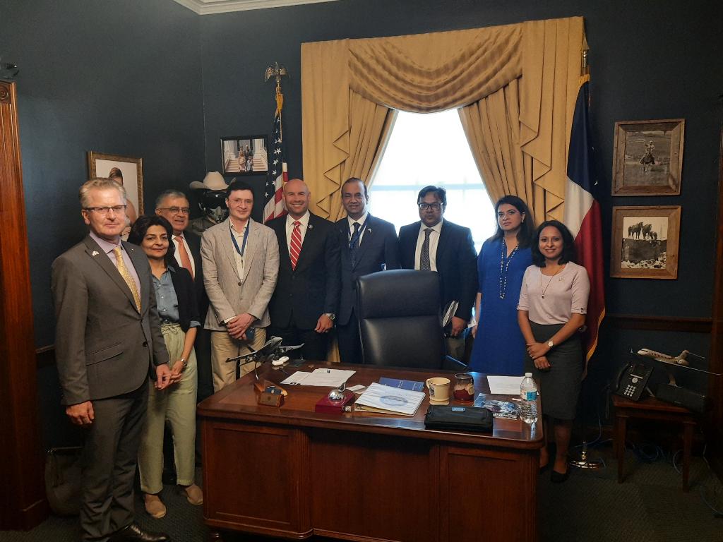 AmchamIndia's tweet photo. Thanks Congressman Ellzey @RepEllzey for meeting us and supporting the #USIndiaPartnership 🇺🇸 🇮🇳 #DoorKnockDC #USIndiaEconomicPartnership #DefensePartnership https://t.co/tqrJt0N0i1