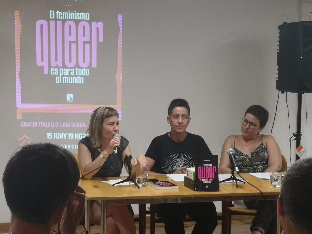 Presentació del llibre El feminisme queer es para todo el mundo, amb l'autora @gracetruj @Laia_Serra_ i #miriamsolà #feminismequeer