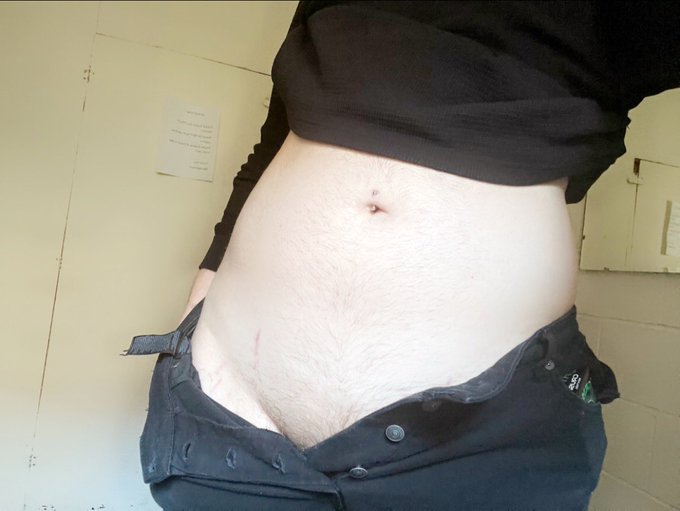 1 pic. not new to nsfw twt but hi im teddy n im 21 and my pronouns are he/they n i need mutuals! :D i