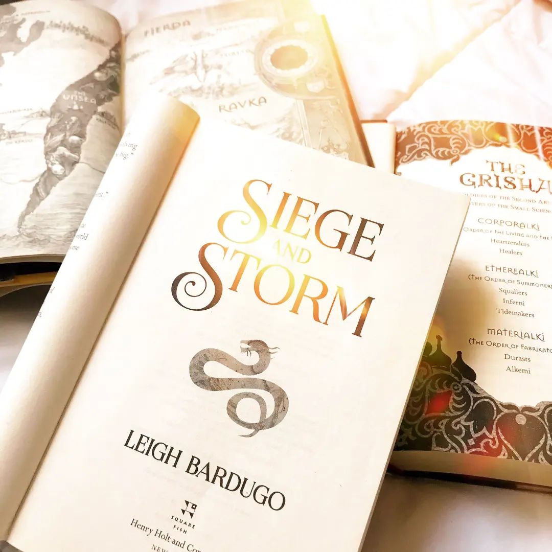 MounaimKamel's tweet photo. .
.
.

#grishaverse

Shadow and Bone
.
.
.

#Reading #books #book  #netflix  #shadowandbone #sixofcrows…

📸 https://t.co/lon26SeMk7 via https://t.co/HH0xsPrTSZ https://t.co/pZThw7tnUa