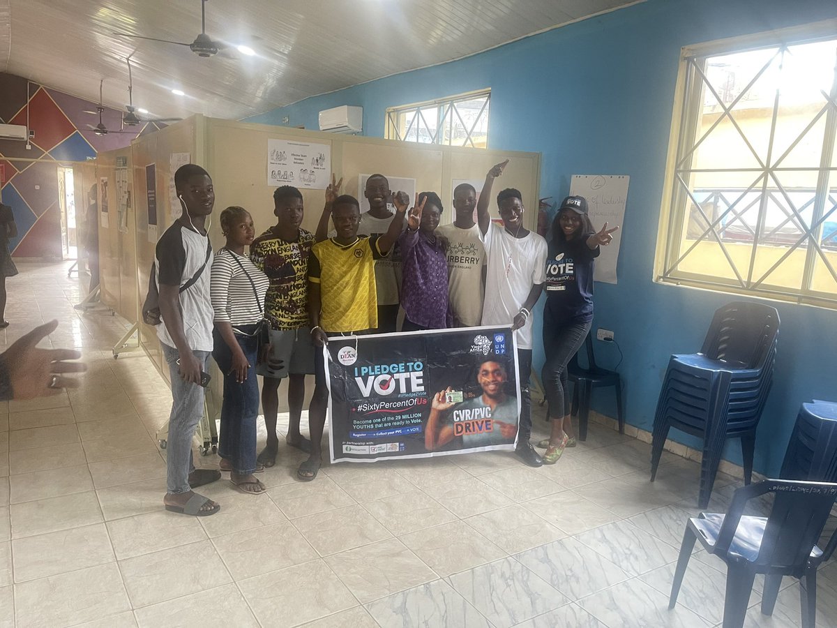 Today in Obalende, Eti-osa local government. I was able to reach out to some youths and educate them about the Importance of Voting and why they need to get their Permanent Voters Card . #iPledge2Vote #SixtyPercentOfUs <a href="/YIAGA/">Yiaga Africa</a> <a href="/iPledge2VoteNG/">iPledgeToVote</a> <a href="/UNDPNigeria/">UNDP Nigeria</a> <a href="/DEANinitiative/">DEANinitiative</a>