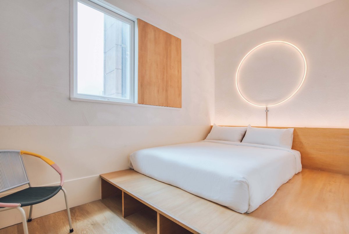 VorhezJsen's tweet photo. 3 . MoMo's KL 
RM 150 per night 

So yall want somewhere quiet but since youre a japanese enthusiast , you should wanna book here then as it has a tatami decor where u can actually feel like youre in japanese household yourself .

JAV Fans Galore

 Recommended ( Crash Pad Suite ) https://t.co/Wav6rUtWbw