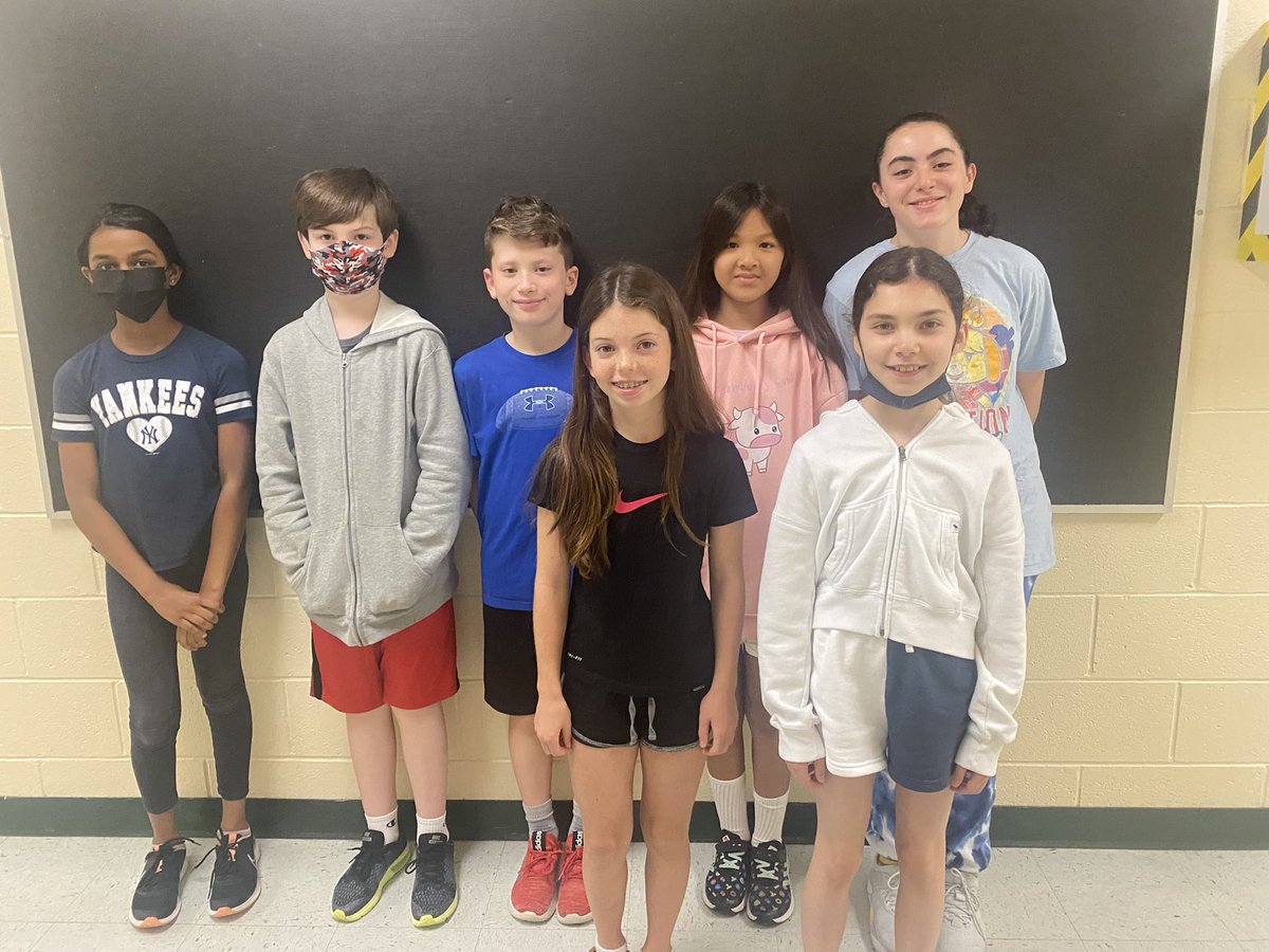 MissLyons3L's tweet photo. This year in REACH was one for the books! We built bridges, researched endangered animals, and we made movies! Best of luck to our 5th graders next year. Keep REACHing for the stars! https://t.co/y9TQppIN6Q