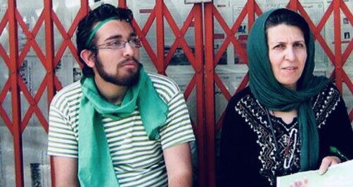 35anj's tweet photo. بیاد بیاور!
محمد کامرانی، امیر جوادی‌فر، سهراب اعرابی، ندا آقاسلطان، اشکان سهرابی، شهرام فرج‌زاده، شبنم سهرابی، شاهرخ رحمانی، مصطفی کریم بیگی و همه کشته‌ شدگان اعتراضات خرداد ۸۸. خون آن‌ها هنوز داغ است. https://t.co/yEUWYkIzWh