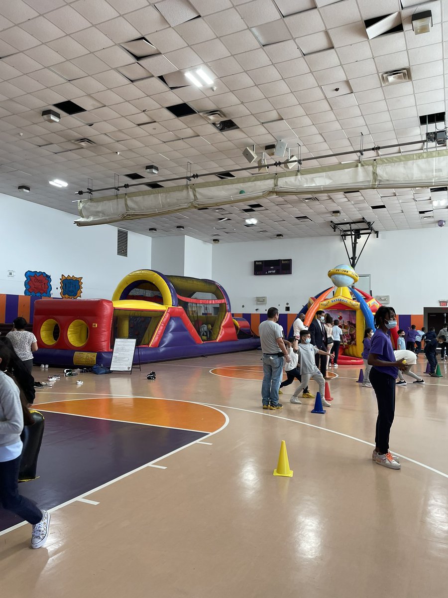 Ms_McD_Math's tweet photo. What a beautiful day for the RPCS PTO Carnival! Everyone had a wonderful time 🙂
@debraprinc @twesley777 @jchuy15 @RPCS369 @Gerald_Fitzhugh https://t.co/zOSY3FO3xC
