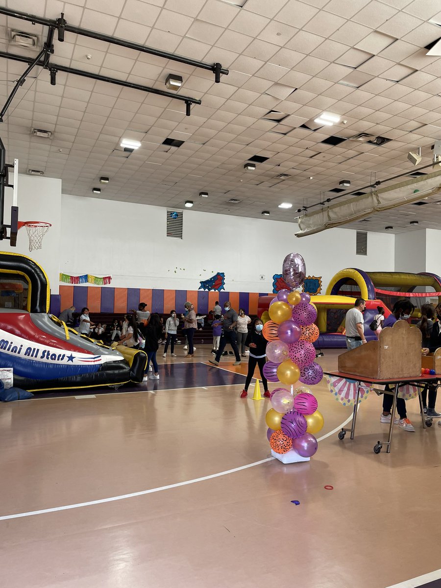 Ms_McD_Math's tweet photo. What a beautiful day for the RPCS PTO Carnival! Everyone had a wonderful time 🙂
@debraprinc @twesley777 @jchuy15 @RPCS369 @Gerald_Fitzhugh https://t.co/zOSY3FO3xC