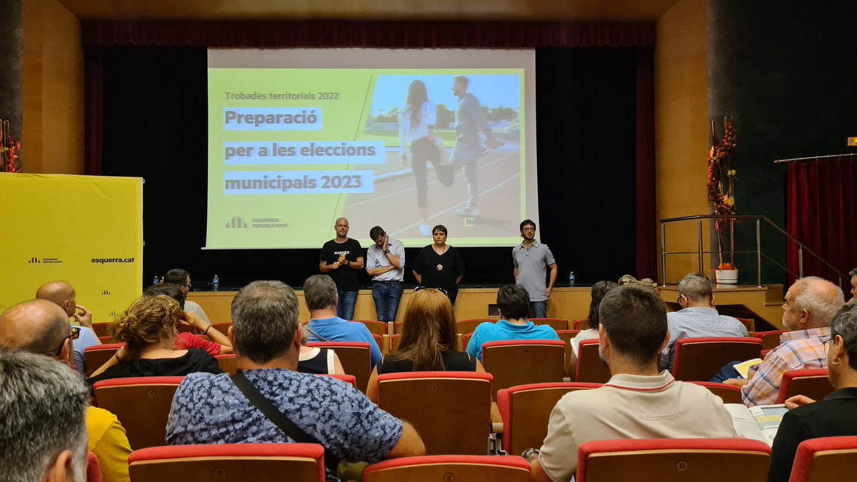 ErcSegria's tweet photo. La revolució feminista, verda social i democràtica comença als municipis. Avui al costat dels alcaldes i representants municipals treballem per transformar la comarca i el país💪
#alcostatdelagent https://t.co/gkJtGsKTLK