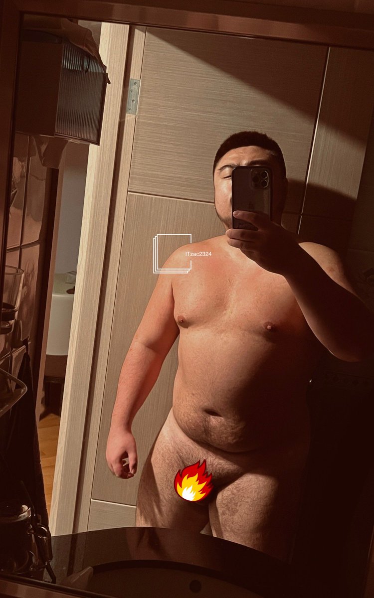 izacbfy_'s tweet photo. 承上回
他開始抬起我的腿
往我後面塗潤滑把手指插進去
我稍微有點想反抗可是另一個人把我壓住
然後坐在我胸上把屌往我嘴裡插
後面慢慢由手指變成一根粗肉棒
就這樣被一對情侶一起上下幹著
後來他要我自己坐上去搖
前面也要吹著一根
可是坐上去很快就受不了想射
在我射的時候屁屁收縮令對方也一起噴了 https://t.co/n4cdSuDTnT