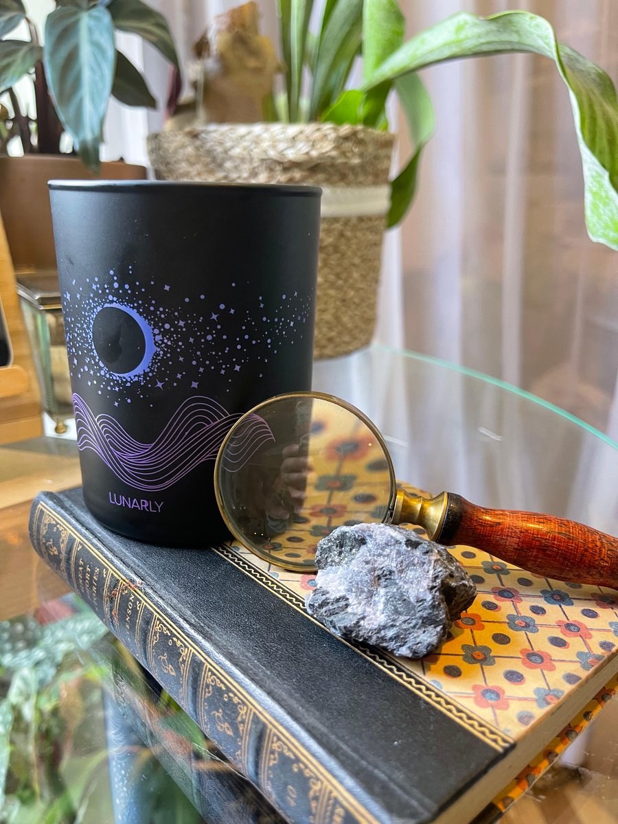 The Gabbro Stone is made of calcium-rich minerals and Basalt, which comes from deep in the oceanic crust. It’s no wonder the Gabbro stone is used to connect to deep inner consciousness.