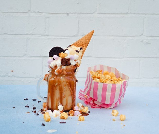 creativelyseema's tweet photo. Ooey gooey caramel drizzle is the perfect addition to any milkshake. Would you agree?
Read: https://t.co/7I6VBD3rxj
.
.
#overthetopshakes #cookiesandcream #caramelshake #caramel #marshmellows #formebar #nutritionbar #proteinbar #organic #vegan #glutenfree #plantbased https://t.co/PSBNThgwbH