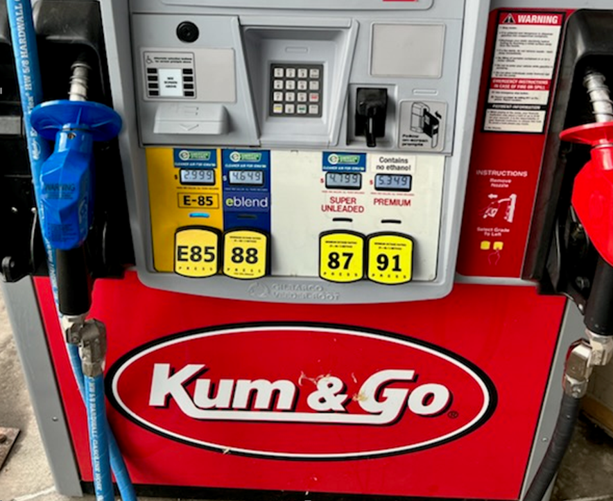 GrowthEnergy's tweet photo. The proof is at the pump -- higher blends of biofuels keep prices down for drivers across the country. https://t.co/r17qYYkrR1