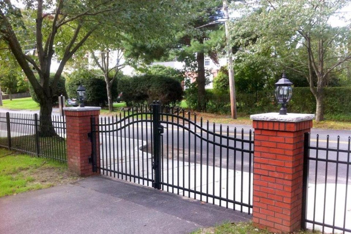 For us, quality craftsmanship begins at your front gate. #FensuInc #MetalFences #MetalGates #CustomFencing #DreamFence #WalthamMA