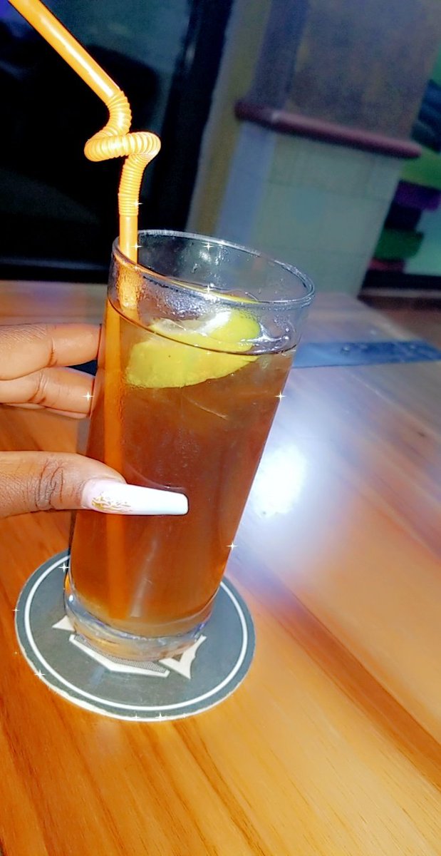 delahDee's tweet photo. I've seen lovingos on TL now it's just the hour to enjoy my 10% discount cocktails #MidweekRave courtesy of @johnniewalkerug https://t.co/ptGykciKtJ
