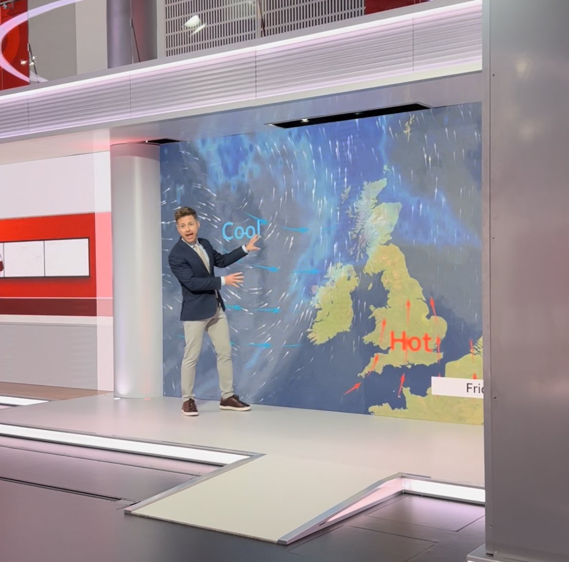 Tomasz Schafernaker tweet media