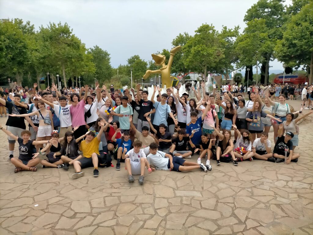 L’alumnat de 3r d’ESO està gaudint d’uns dies de diversió. L’estada preveu una visita guiada a la ciutat de Tarragona, un dia a Port Aventura i activitats esportives al Delta de l’Ebre (BTT, caiac),