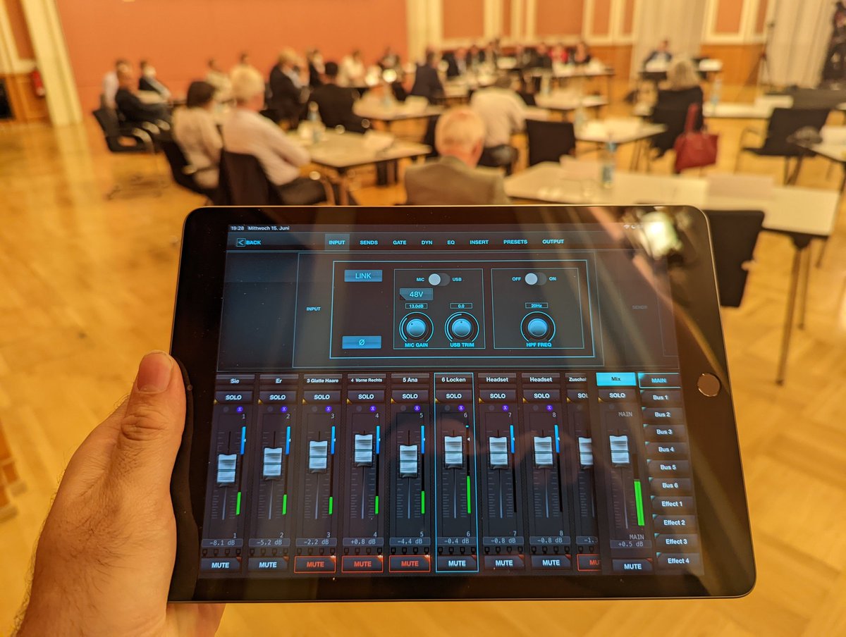 easylivestream's tweet photo. Mische den Ton heute mobil am iPad. Ermöglicht mir im Raum flexibel rumzugehen und gleichzeitig abzumischen. Love Tech & Innovation 🥰❤️
#tontechnik #Berlin #audio #livestreaming #hybrid #hybrideevents #virtuell #virtuelleevents #livestreamtech #livetechnik #livestreamtechnik https://t.co/WlD0cZ2OES