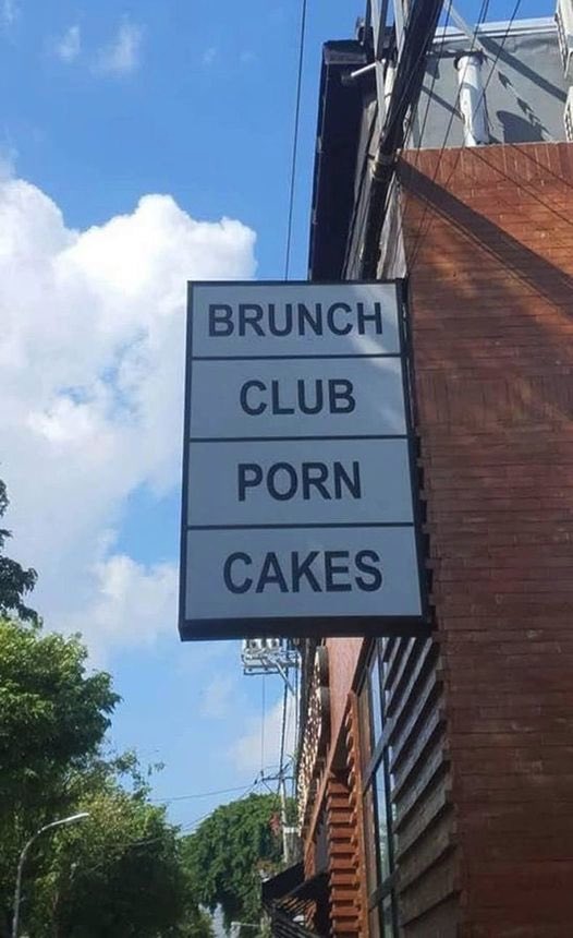 🎶Who lives in a pineapple under the sea?🎶