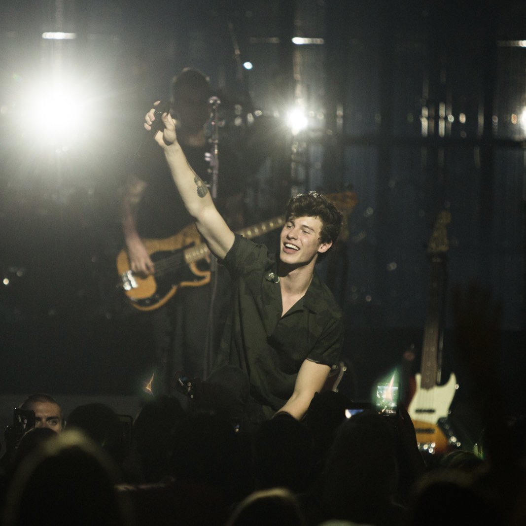 ShawnAccess's tweet photo. 12 days until #WonderTheWorldTour

Today’s Cities: Chicago, Glendale &amp; Raleigh. Chicago &amp; Glendale, who was there? Raleigh, we can’t wait to see you for the first time! 

Photos: Chicago, 2019. SMTT. Glendale, 2017. IWT. 

https://t.co/Nxjqyw0dQY https://t.co/HCdModlwwj