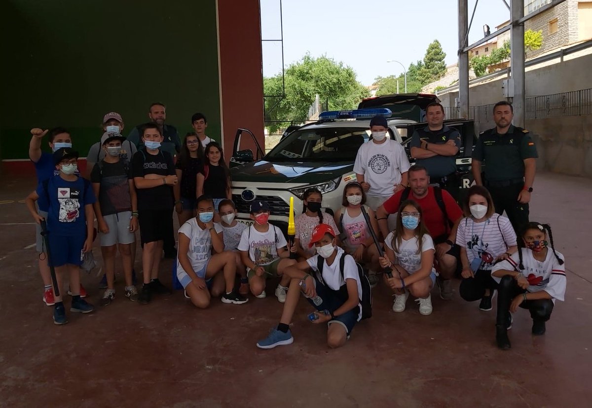 GuardiaCivilGU's tweet photo. Las actividades del #Plandirector📚nos han llevado hoy hasta #Tordesilos con los niñ@s del Colegio Rural Agrupado Sexma de la Sierra en el que reciben clases alumnos de #Checa #Alustante #Orea #PeralejosdelasTruchas y #Tordesilos https://t.co/Krygcr5r0r