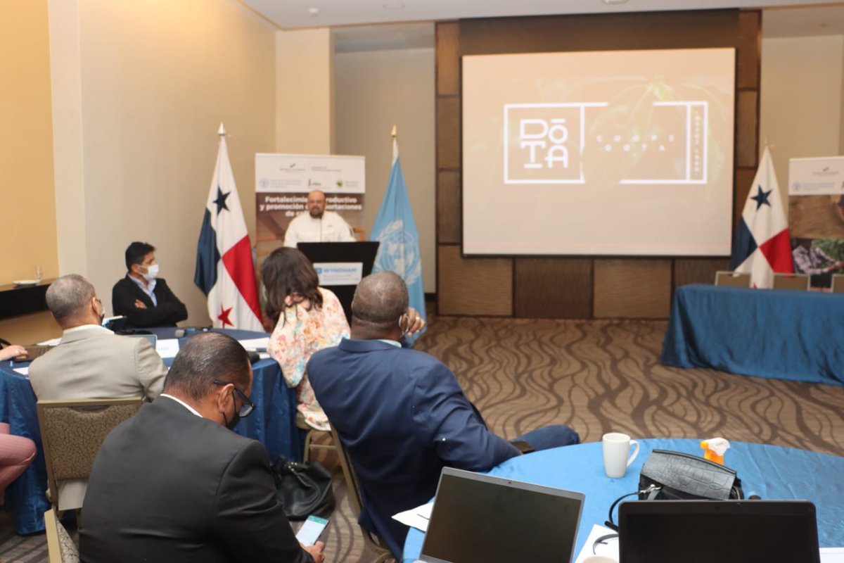 🇨🇷De Costa Rica, Christian Chinchilla de <a href="/Coopedota_RL/">Coopedota R.L.</a> presentó la experiencia de esta cooperativa que busca el #DesarrolloSostenible a través de productos y servicios derivados de café, destacando la #innovación #calidad y mejora continua en la producción y comercio.