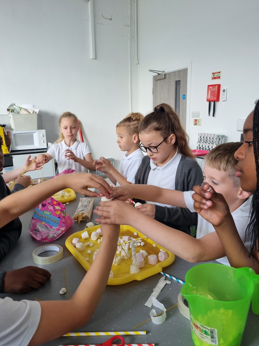 Windmill4M's tweet photo. Making earthquake proof structures in the Enterprise Suite. #musicfederation https://t.co/glkwcp874N