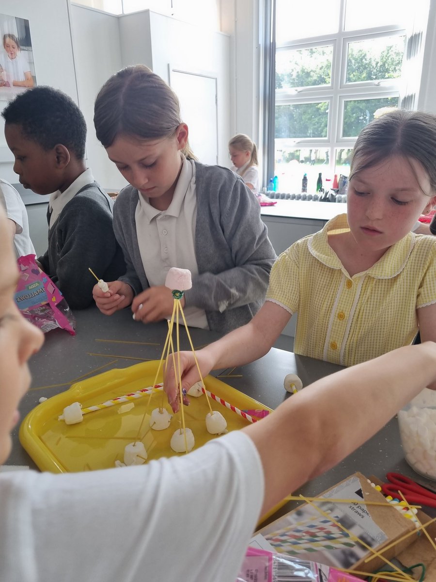 Windmill4M's tweet photo. Making earthquake proof structures in the Enterprise Suite. #musicfederation https://t.co/glkwcp874N