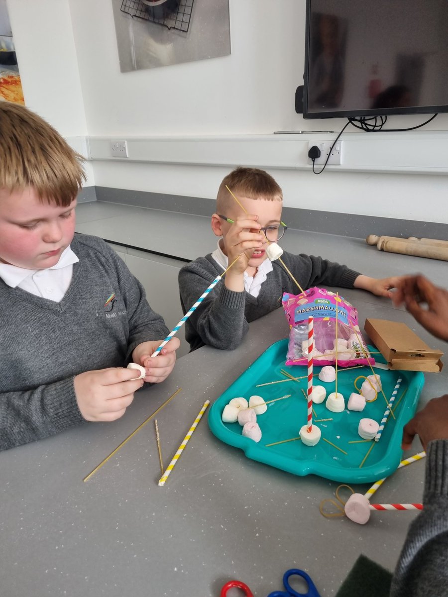 Windmill4M's tweet photo. Making earthquake proof structures in the Enterprise Suite. #musicfederation https://t.co/glkwcp874N
