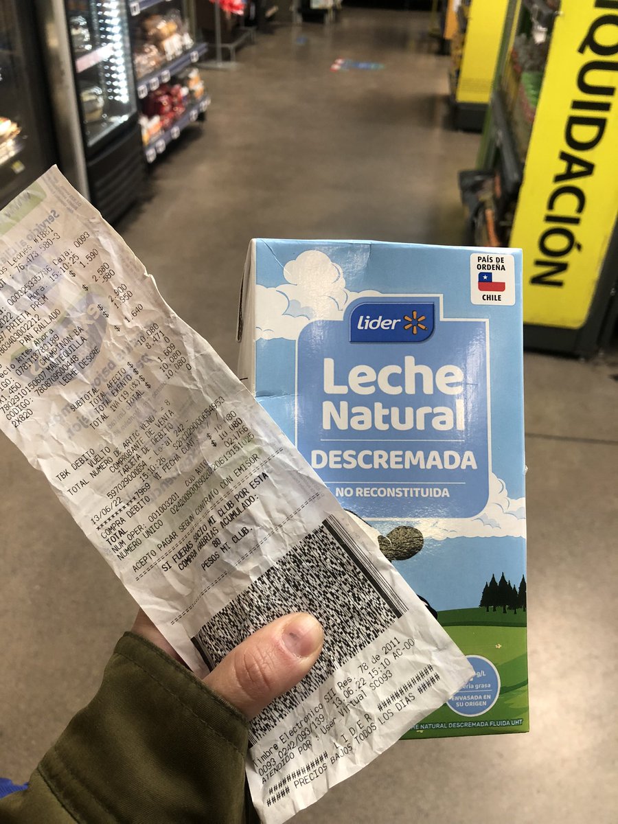 Es cierto que si compré una leche descremada este lunes, vengo con la boleta para cambiarla por una leche entera (porque me confundí) <a href="/LIDERcl/">Lider.cl</a> no me la puede cambiar porque son alimentos? Aunque esté sellada y venga con la boleta? No me la quisieron cambiar. Pésima post venta!