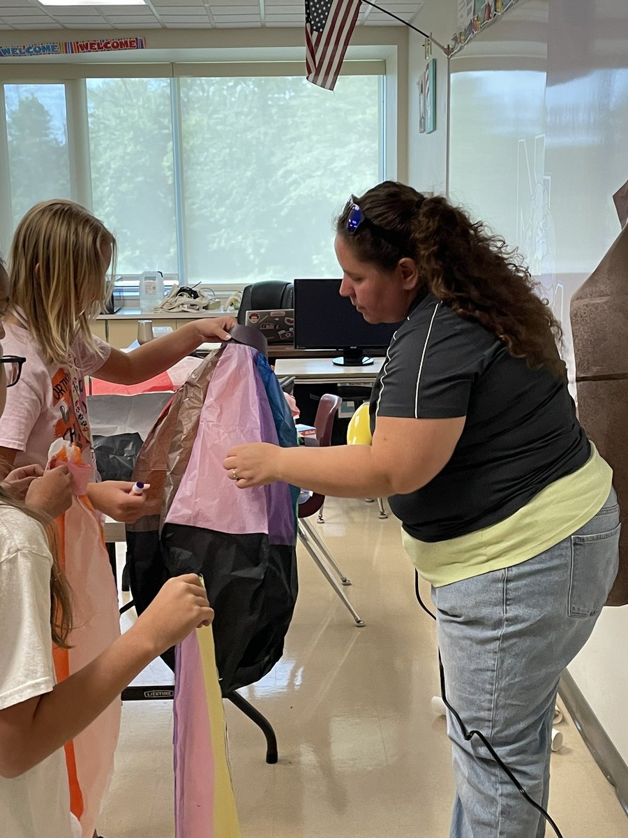 WeaberTim's tweet photo. STEAM Camp Day 3:  The children are learning about how STEAM is everywhere.  The campers investigated plant stems, built birds nests, launched hot air balloons, learned experimental design with made ice cream, finish squeeze bottle rockets. #nlsd4u https://t.co/HXkhItuVwW