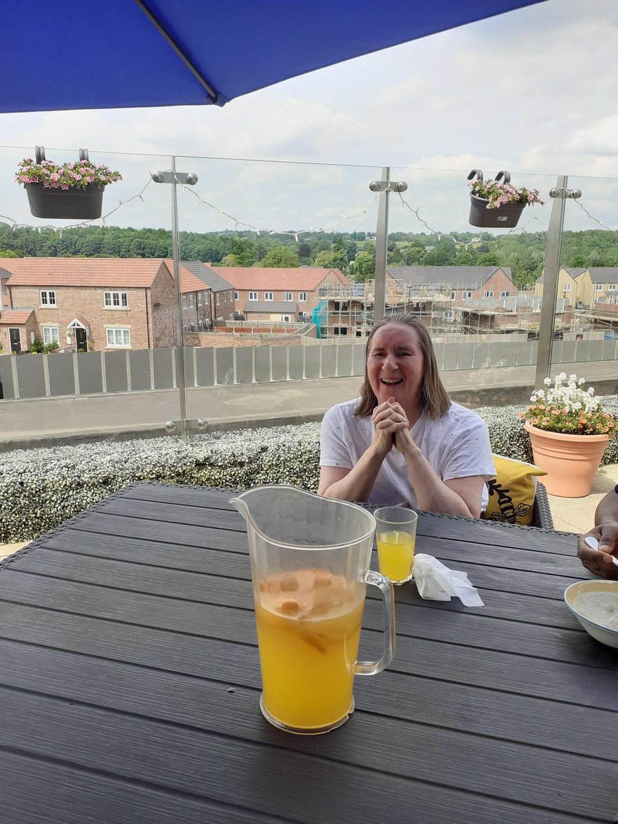 VidaHealthcare1's tweet photo. Enjoying this beautiful weather on the terrace! From ice lollies to fresh juice, there's nothing better than soaking up that Vitamin D!  ☀☀☀ 

#VidaHealthcare #VidaHall #VidaGrange #Harrogate #CareHome #Care #Dementia https://t.co/nEgMwljb8V