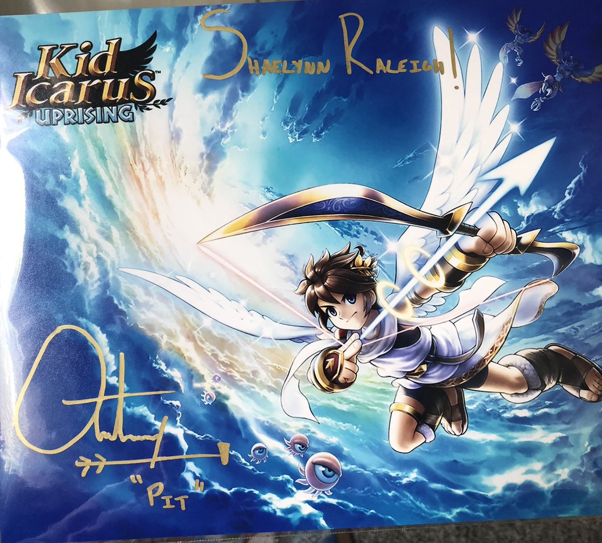 ShaesProjects20's tweet photo. I just received the Palutena poster today! What a nice surprise!✨💛
Thank you @missalihillis and @TheAntonyDelRio for #TenYearsOfUprising #KidIcarus
I know it’s a bit late, but “heroes always arrive late on the scene”! https://t.co/qb1GId9lFF