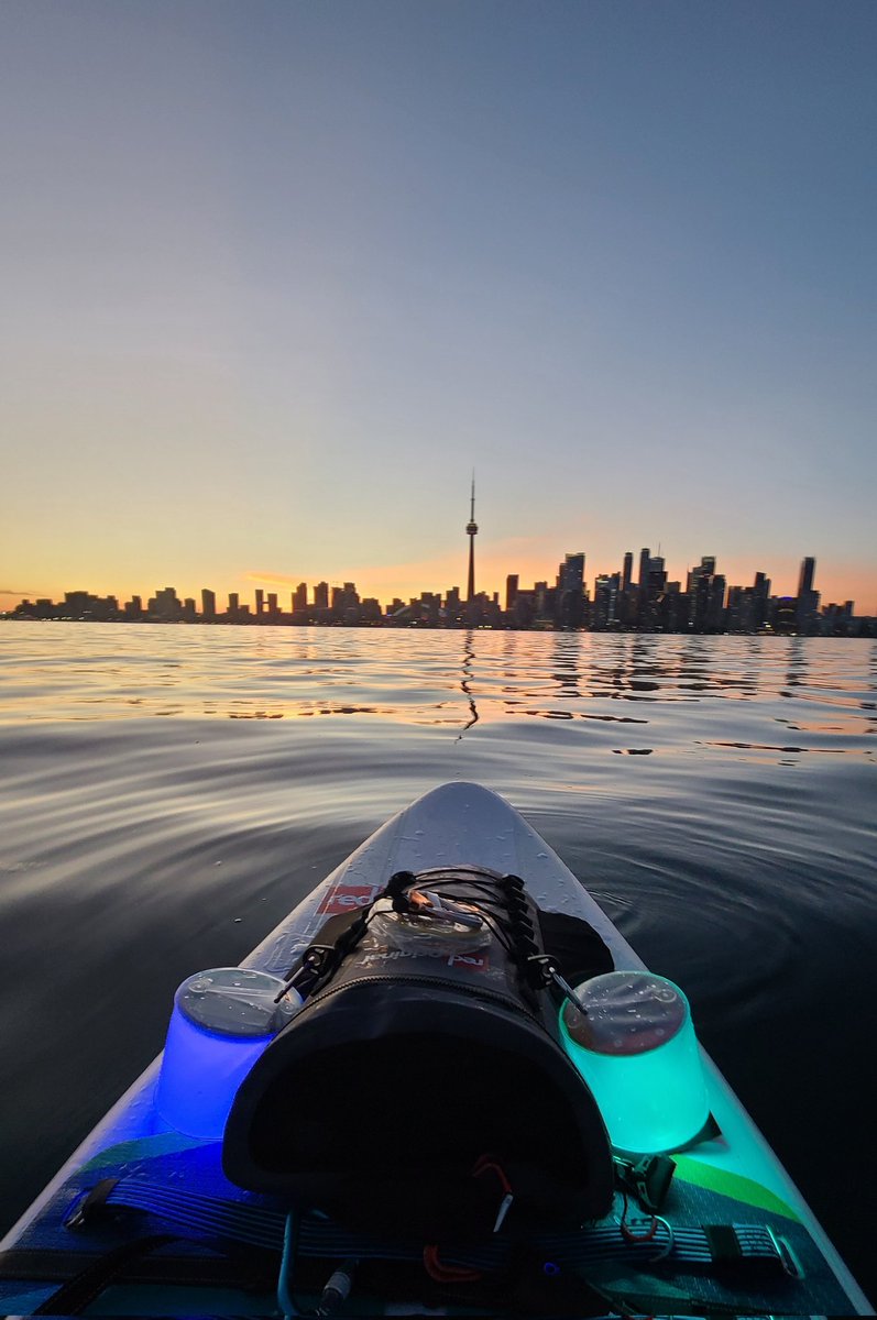 only1phoenixx's tweet photo. Last night's Sunset Safari in #Toronto with @TorIslandSUP 😍✨️ Have you paddled at night? 🌙 Extend your #SUP sessions safely and enjoy the best view of the city with #TorontoIslandSUP 😍🌆🌃

Happy #NationalPaddlingWeek! 🛶

#standuppaddleboarding https://t.co/URquIZEjmz