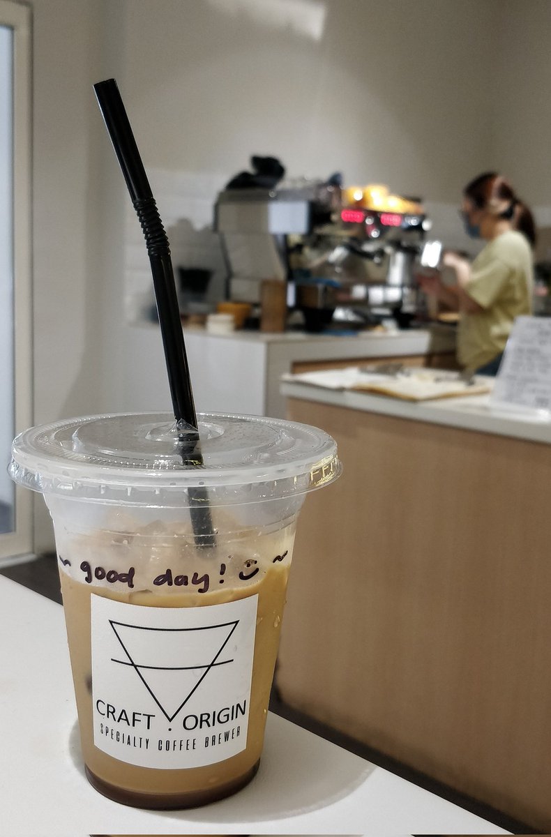 amuyo_tomoko's tweet photo. Iced Oat Dirty Chai Latte with mid-week's encouragement 💪🏾

Sankyu Min Yuk! 😘
.
.
.
#midweek #positivevibes #craftorigin https://t.co/rNnekyEDom