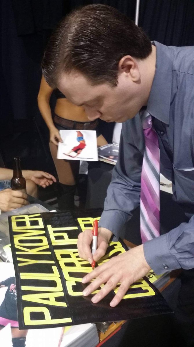 LVSignChick's tweet photo. Pauly was also a good sport when the signs weren't completely in his favor...
#WrestlerPositivity #SignLadyHistory https://t.co/MZfLJim4Kk