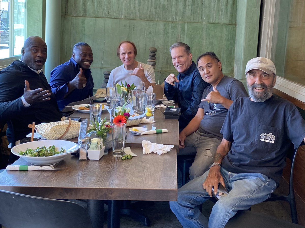 StephenQuadros's tweet photo. Great get together this week with my #JetCenter brothers: Alex “The Venezuelan Volcano” Desir, sensei Pete “Sugarfoot” Cunningham, sensei Benny “The Jet” Urquidez, sifu Cesar Pacol &amp; Joe Onesto. 🙏🏻👊🏻 #Kickboxing #MartialArts #Legends #Pioneers https://t.co/3CdfYmb506