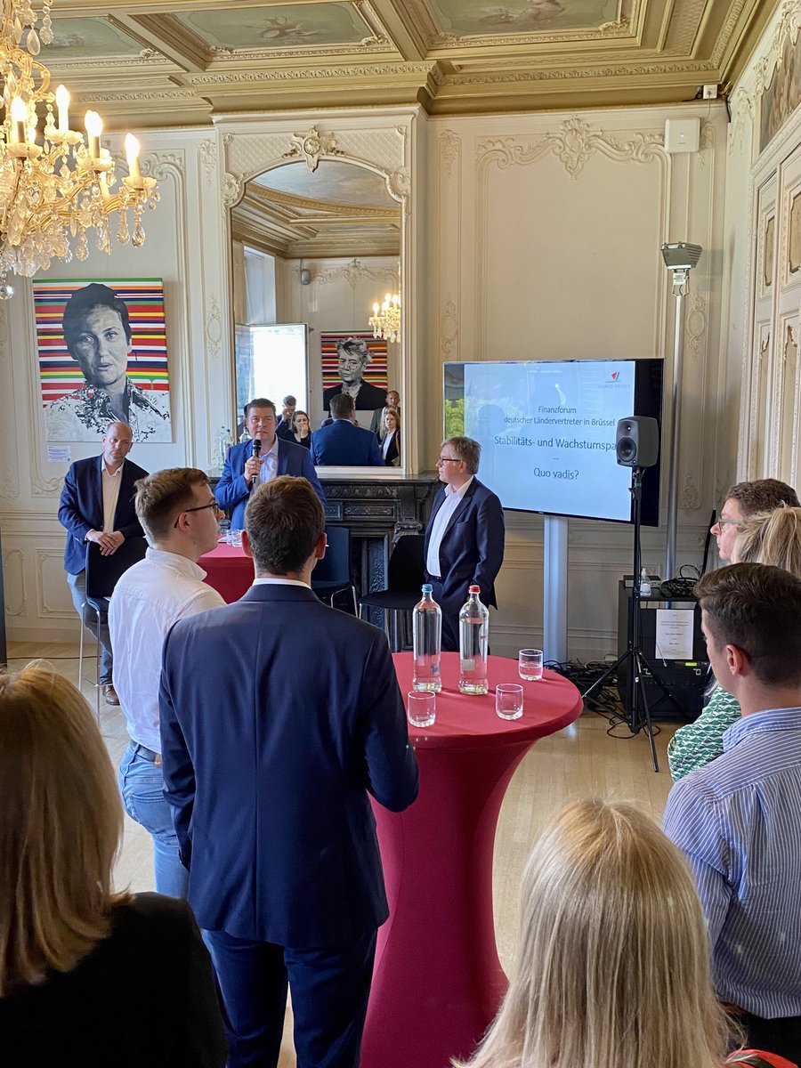 ADressel's tweet photo. Zum Abschluss des #Brüssel Tages hat das Finanzforum deutscher Ländervertreter zum Thema „Stabilitäts- und Wachstumspakt - Quo vadis?“ zur Diskussion ins #HanseOffice geladen mit @Schuster_MdEP & @NiclasHerbst - gute Diskussion, danke an das #HanseOffice-Team! https://t.co/dwsWIKXFJe