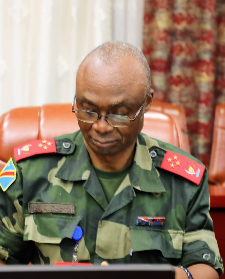 Presidence_RDC's tweet photo. 15.06.2022 l #ConseilDeDefense #Kinshasa
Le Chef de l'État, Félix Antoine Tshisekedi Tshilombo, Commandant suprême des #FARDC, préside en ce moment, à la cité de l'UA, le Conseil supérieur de la défense.
La situation à l'Est du pays est au cœur de cette réunion stratégique. https://t.co/d5joZF2Qm3