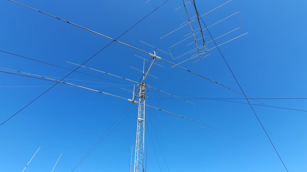 IK8YTA_Maury's tweet photo. #antenne, #radioamatori, #omita, #ultrabeam, #hamradio, #Dxers,
My antenna three elements #ultrabeam 6-40 full size 📻📡 https://t.co/INSF9sjuQk